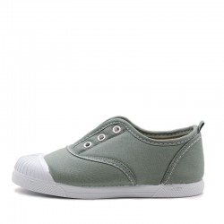 Canvas sneaker with elastic and reinforced toe